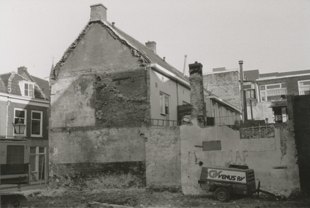 861170 Gezicht op de zijgevel van de woning Bergstraat 12 in Wijk C te Utrecht, na de sloop van de belendende panden ...